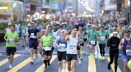 香港马拉松完赛 超7万跑者参加