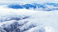 雪漫同宝山脊 邂逅青海冬日雄浑之美