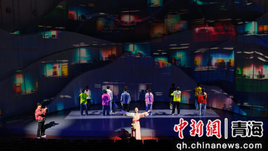 图为音乐剧《在那遥远的地方2.0》剧照。青海大剧院供图 图为音乐剧《在那遥远的地方2.0》剧照。青海大剧院供图