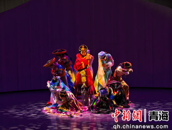 图为音乐剧《在那遥远的地方2.0》剧照。青海大剧院供图 图为音乐剧《在那遥远的地方2.0》剧照。青海大剧院供图