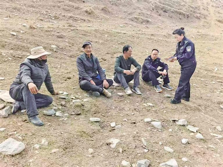 现场宣传 本版图片由循化县公安局提供