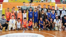 今夏，新疆少年在阳光下奔跑