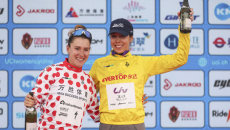 2025年环崇明岛女子公路世界巡回赛开赛