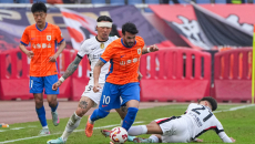 中超综合：强队不胜，争冠形势持续胶着