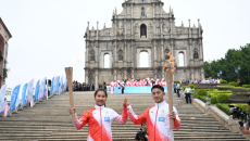 郭建恒为十五运会澳门赛区火炬传递收尾