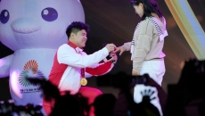 全运会 | 杠铃很重，但钻戒更重