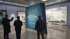 “碧水东流——中国美术馆藏长江主题艺术精品展”在北京举行