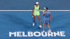 澳网综合：张帅挺进女双八强 阿尔卡拉斯首进半决赛