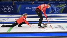 冬奥会｜冰壶混双开赛 亲人搭档闪耀