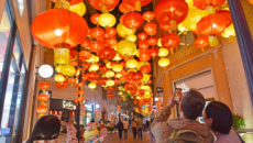 香港：大红灯笼迎新春