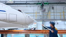 【新春走基层】青海青藏铁服公司精细化保洁 守护动车洁净出行