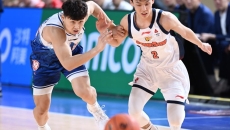 CBA第二阶段开赛 新疆主场逆转广东