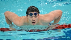 中国游泳公开赛：汪顺亮相夺银 于子迪三金收官