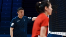 中国女排队长鼓励年轻队员：“光脚的不怕穿鞋的”