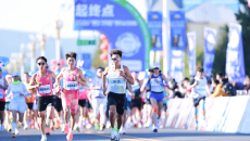 何杰、李芷萱分获阿尔山马拉松男、女冠军