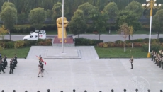 “中国红”飘扬高原大地 青海各地同升国旗 共唱国歌