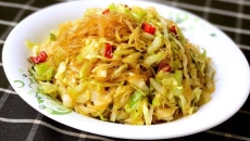 包菜炒粉丝