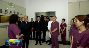 吴晓军在“七一”前夕开展走访慰问活动