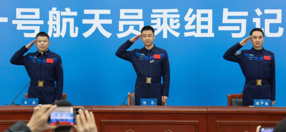 英雄归来话征途——神二十乘组太空归来后首次公开亮相